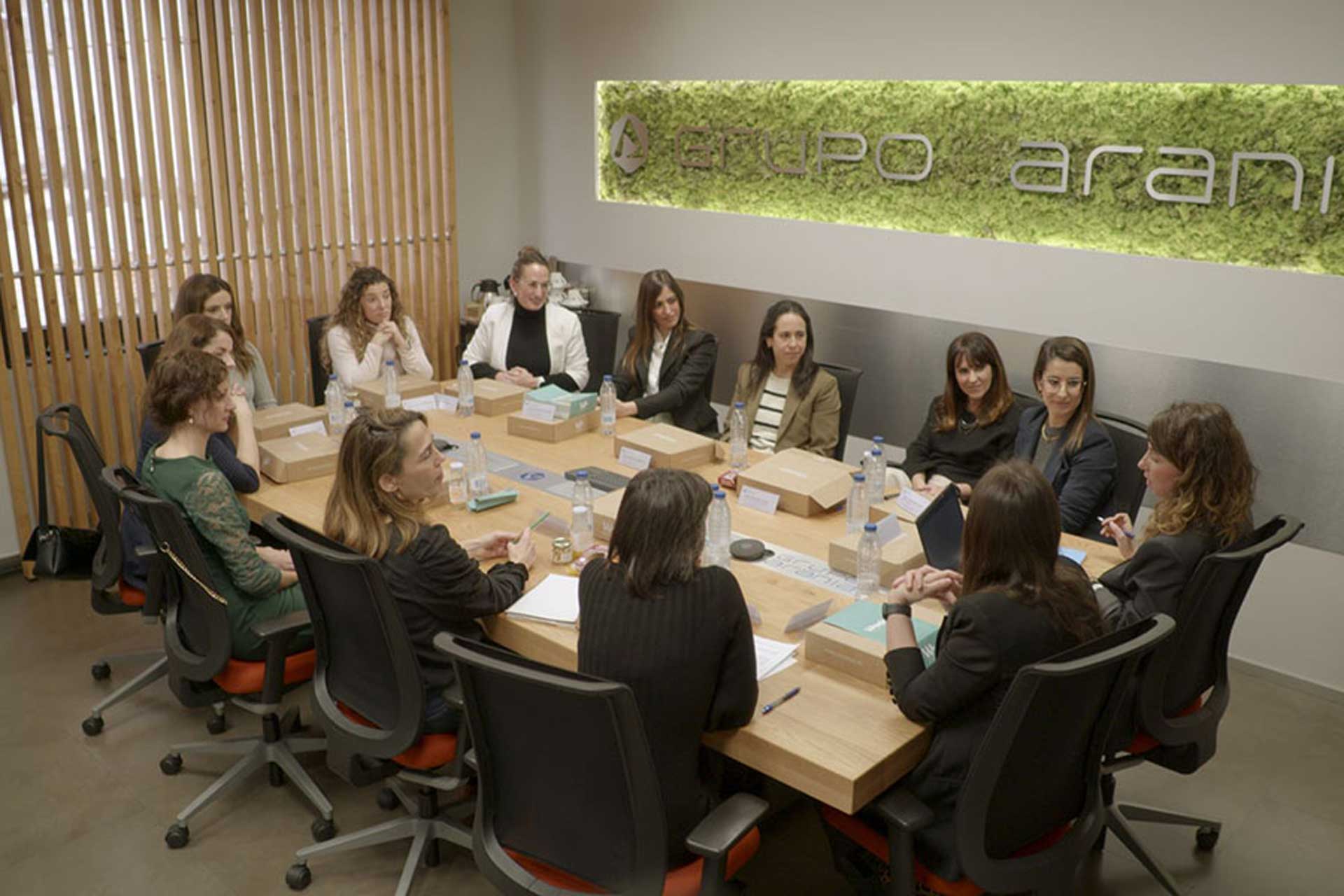 FirstMeetingWomenGrupoArania